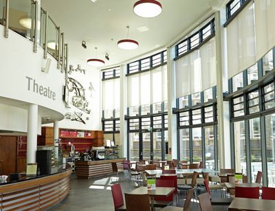 Rolgordijnsystemen, SG 4970, Multiscreen 1-10%, Room shot "Durham Gateway", Durham, United Kingdom